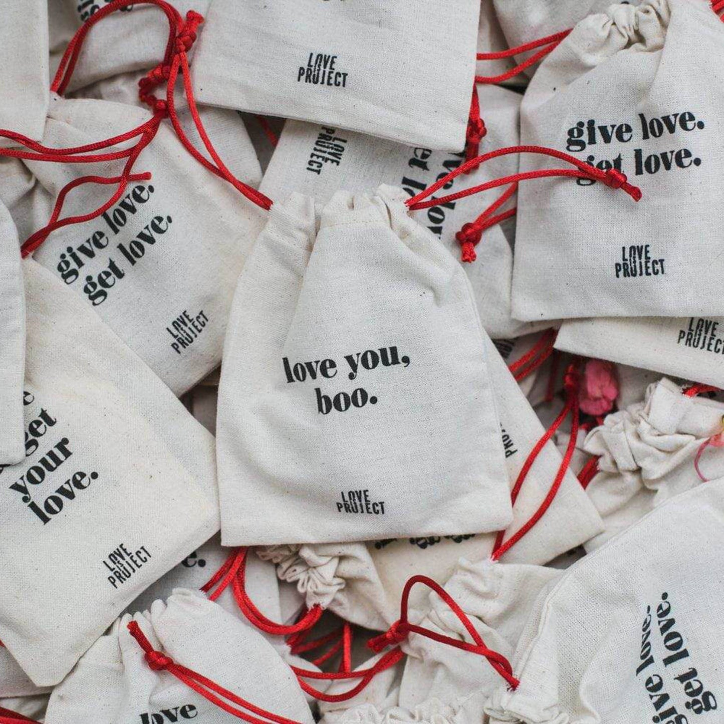 LOVE Beaded Bracelet - Black/Gold