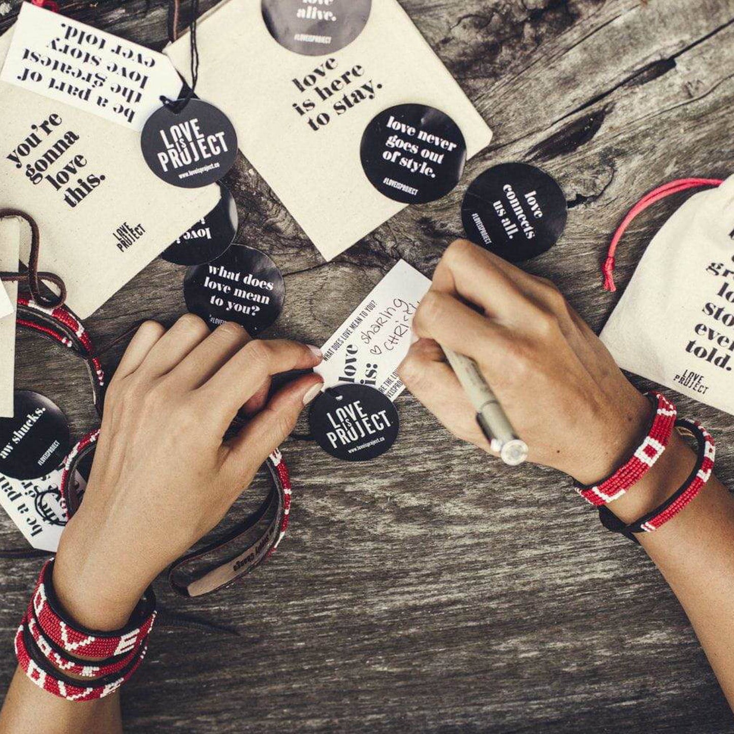 LOVE Beaded Bracelet - Black/Gold